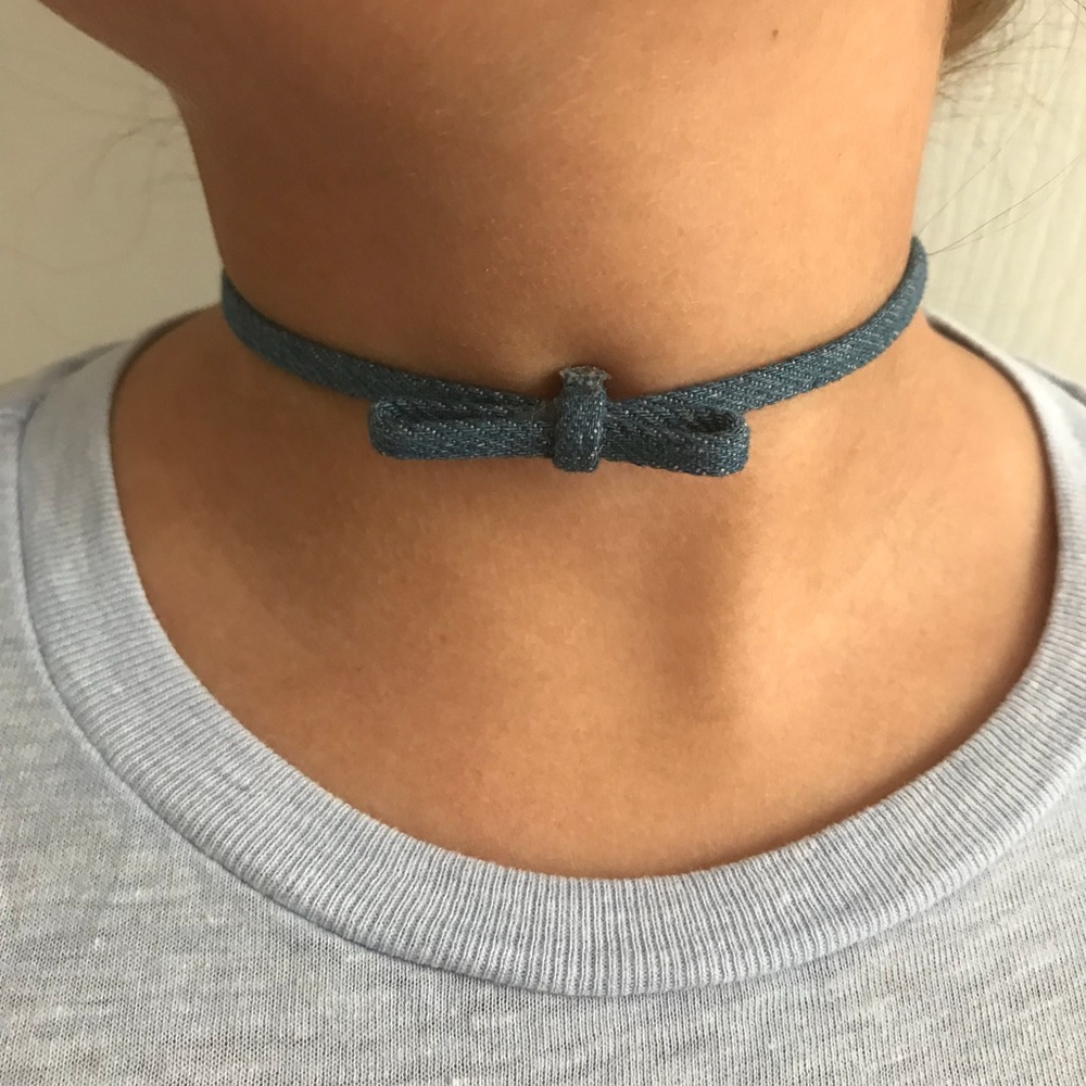 Bow-tie choker
